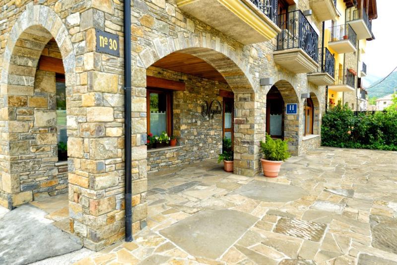 Nogales 3* Campo (Huesca)