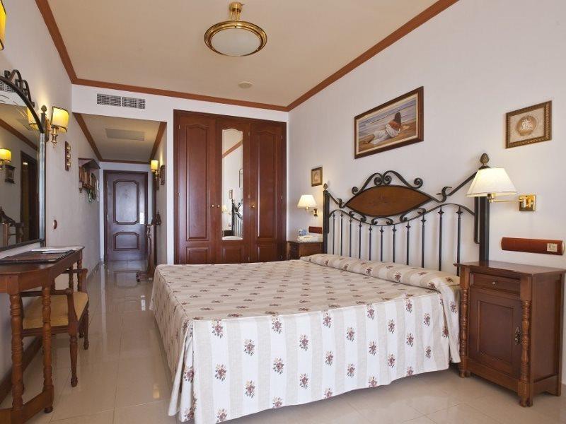 Club Hotel 4*