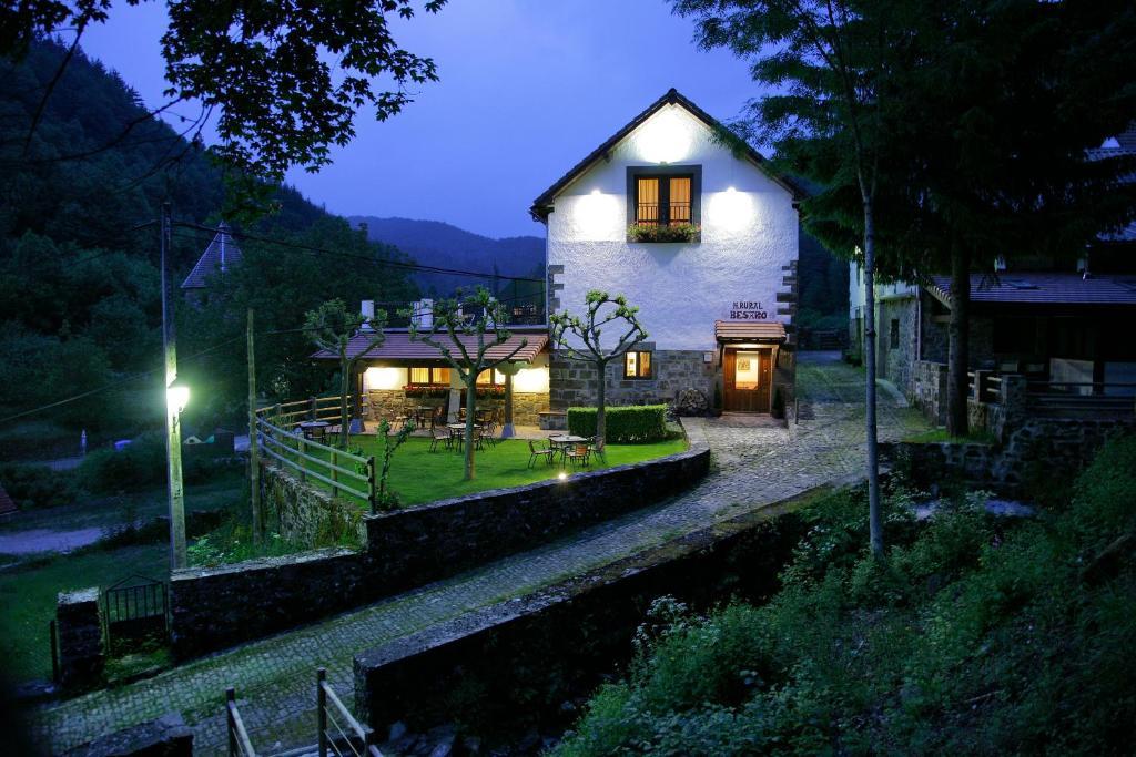 Hotel Rural Besaro - Selva De Irati 3*