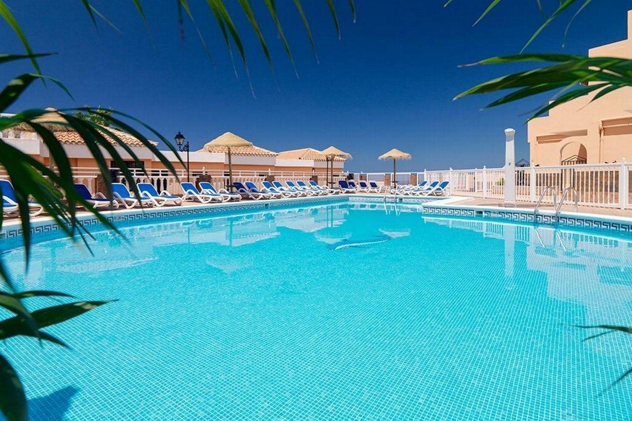 Paradise Court 2*