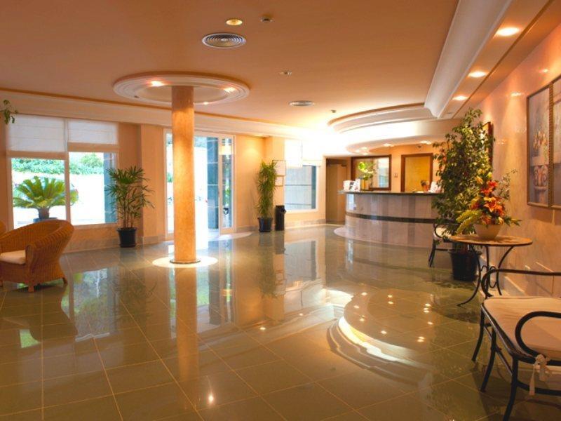 El Pinar Apartahotel Cala Llonga (Ibiza)