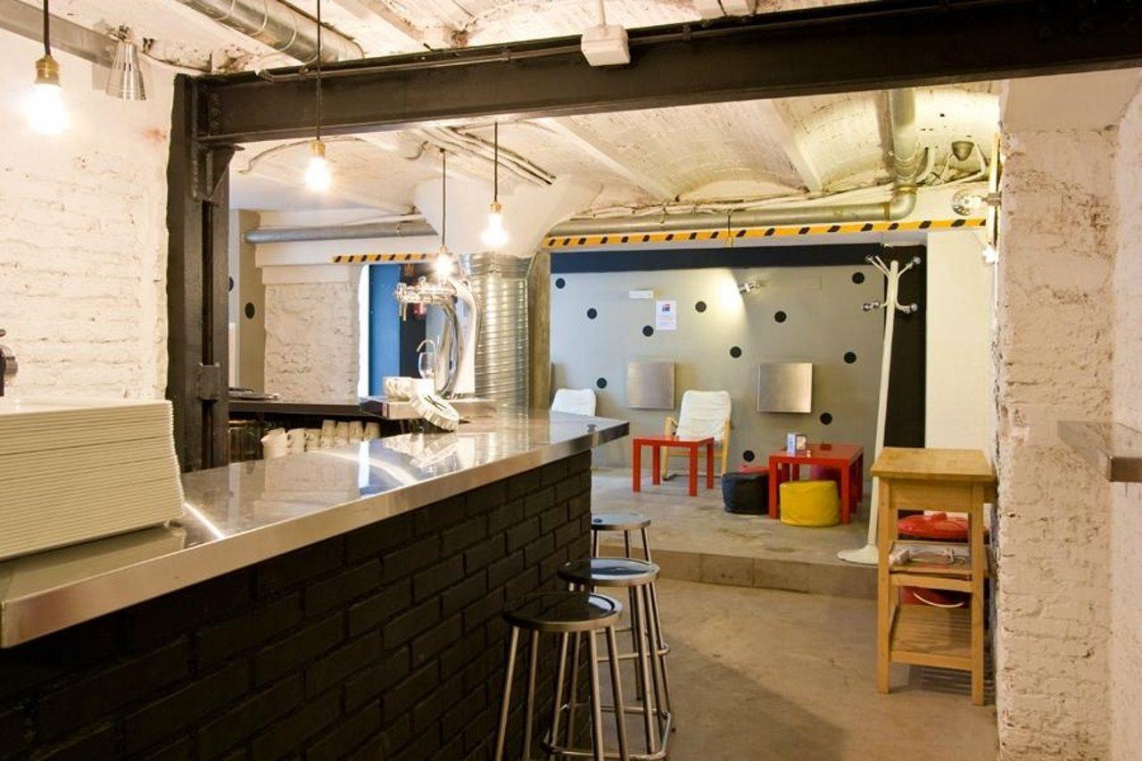 Euromadrid Hostel *