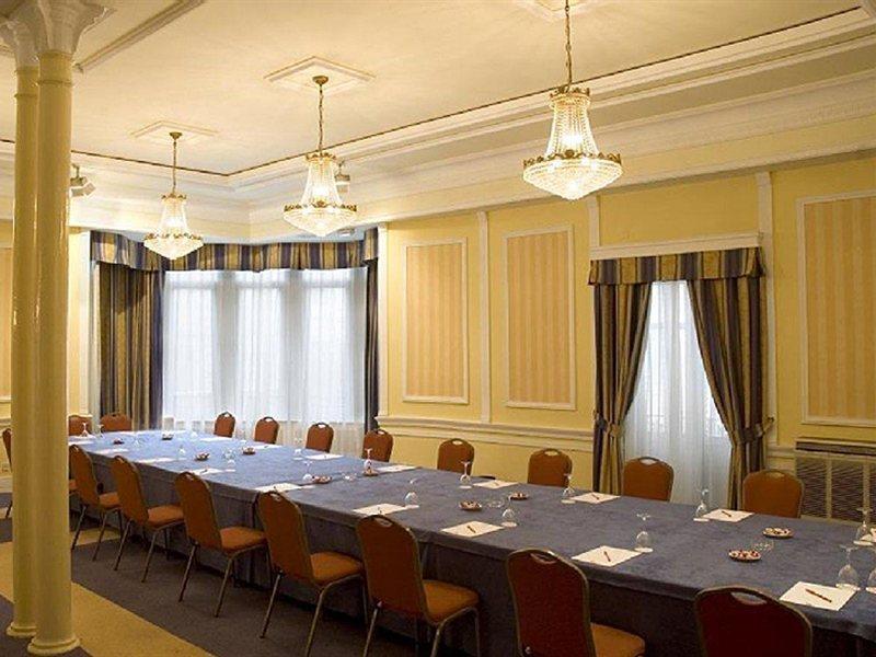 One Shot Palacio Reina Victoria 04 Hotel 4*