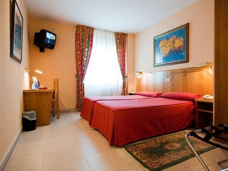 Rey Arturo Burgos Hotel Villagonzalo Pedernales