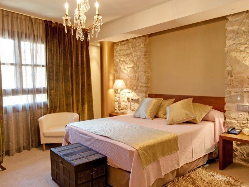 Palacio Del Obispo 3* Graus