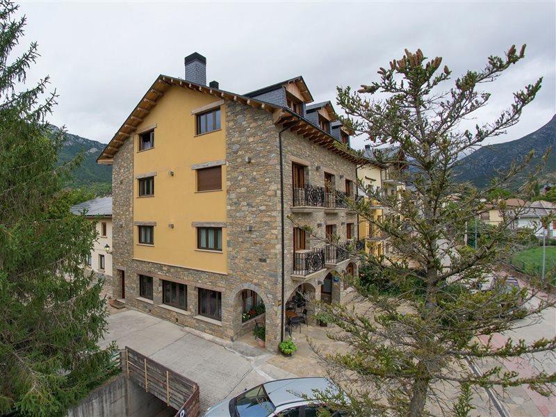 Nogales Hotel Campo (Huesca)