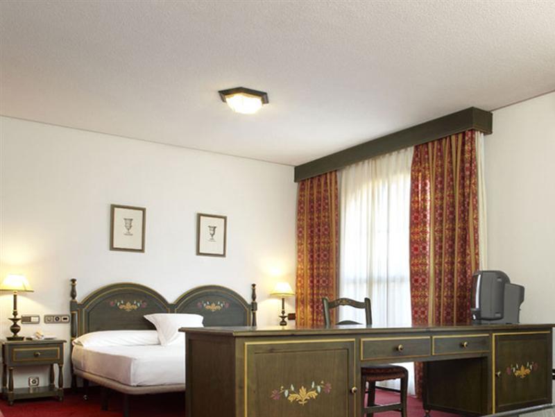 Ilunion Golf Hotel 4*