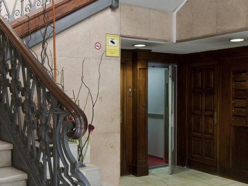 Amister Apartment *