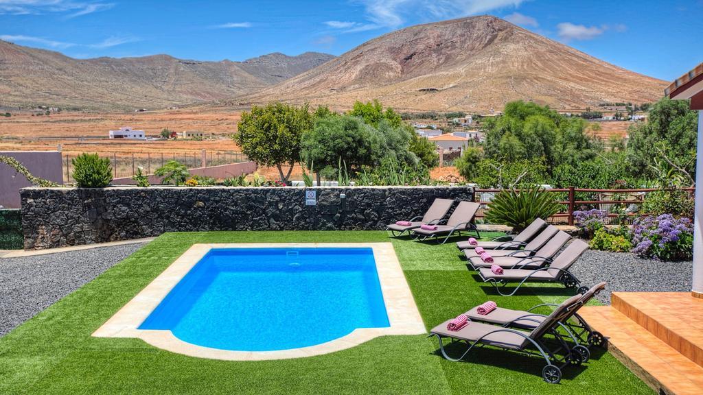 Villa De Lujo Con Piscina Privada Y Tetir