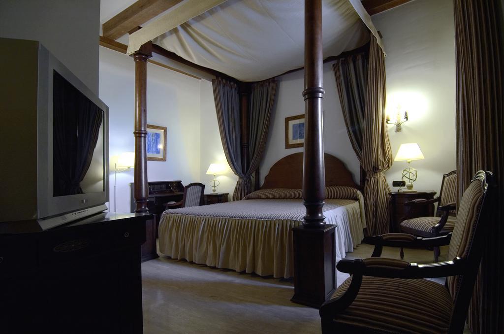 Hotel Señorio De Olmillos 4*