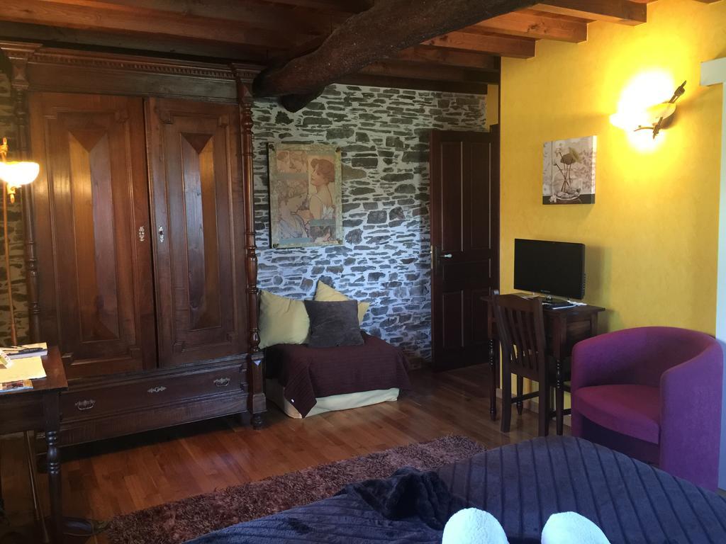 Os Tres Teixos Country house San Acisclo