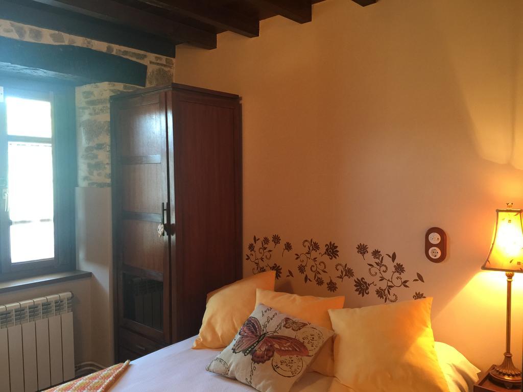 Os Tres Teixos Country house San Acisclo