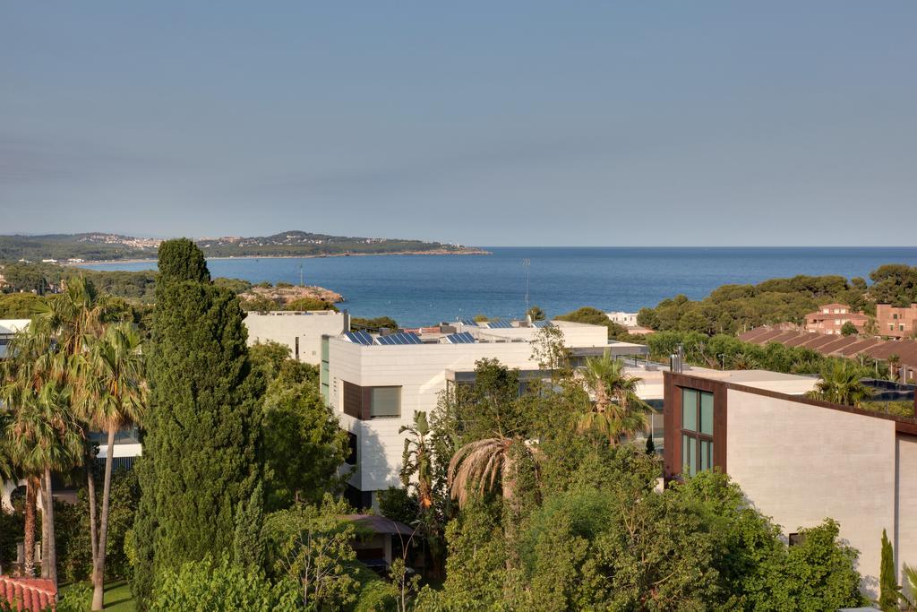 Astari Hotel 4*