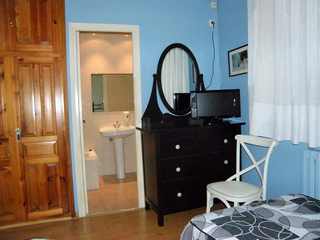 Hotel De La Val *