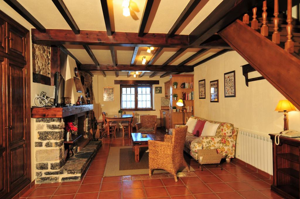 El Llugaron Country house