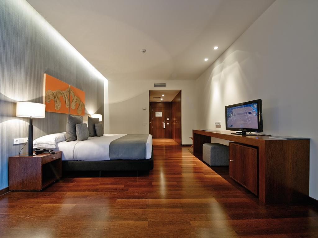 Carris Marineda Hotel A Coruña