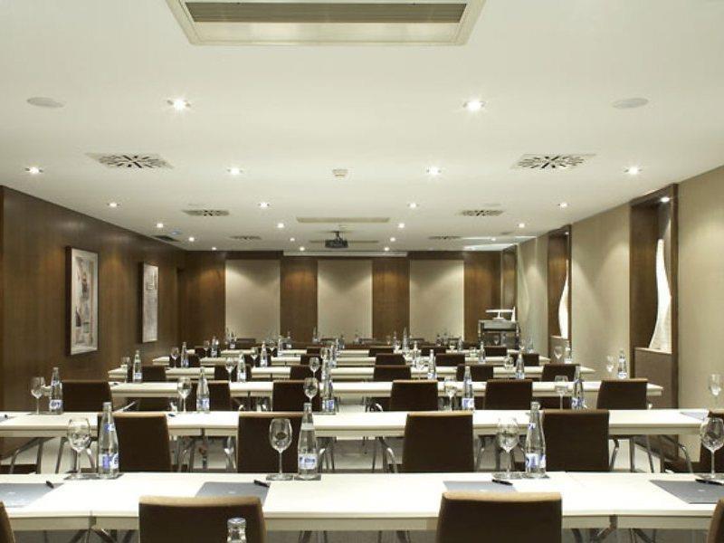 Hotel Ac Palacio Universal By Marriott