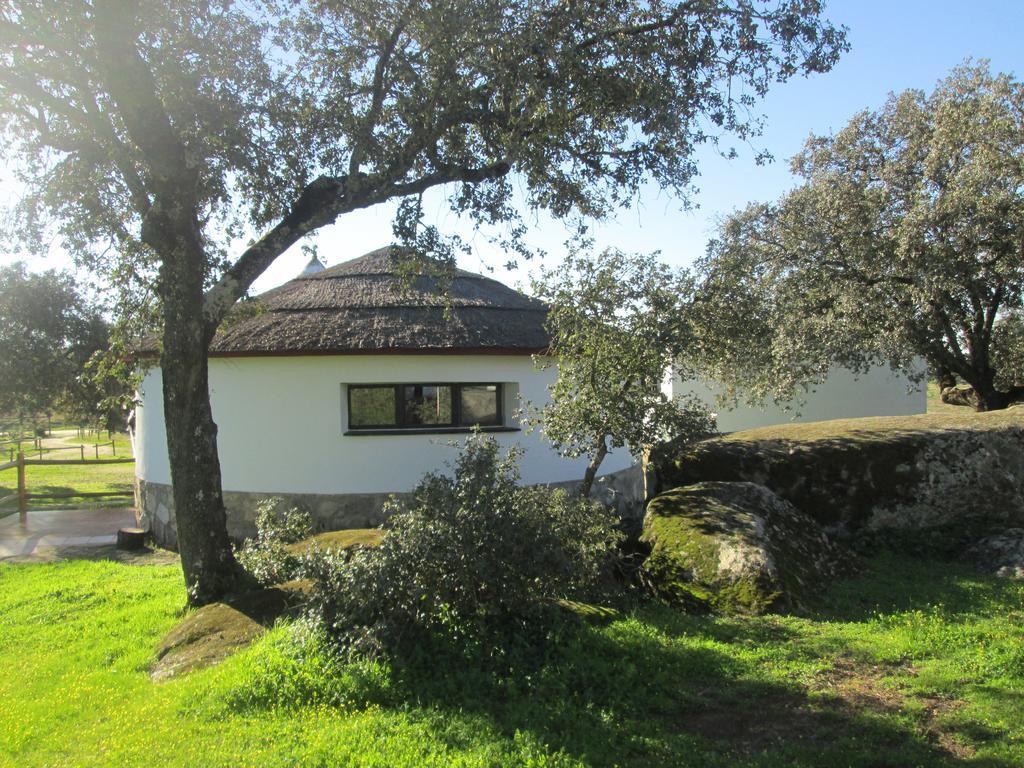 Chozos De La Dehesa La Roca de la Sierra