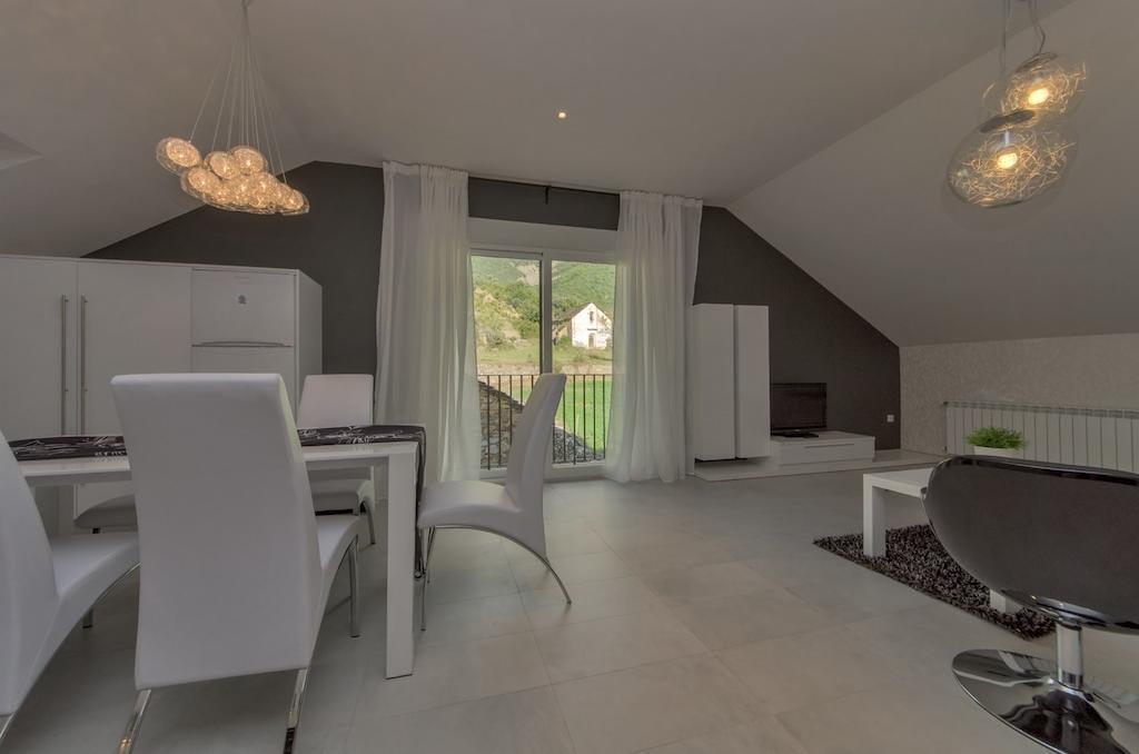La Esencia Holiday home Araguas