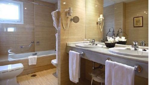 Avenida Hotel 4*