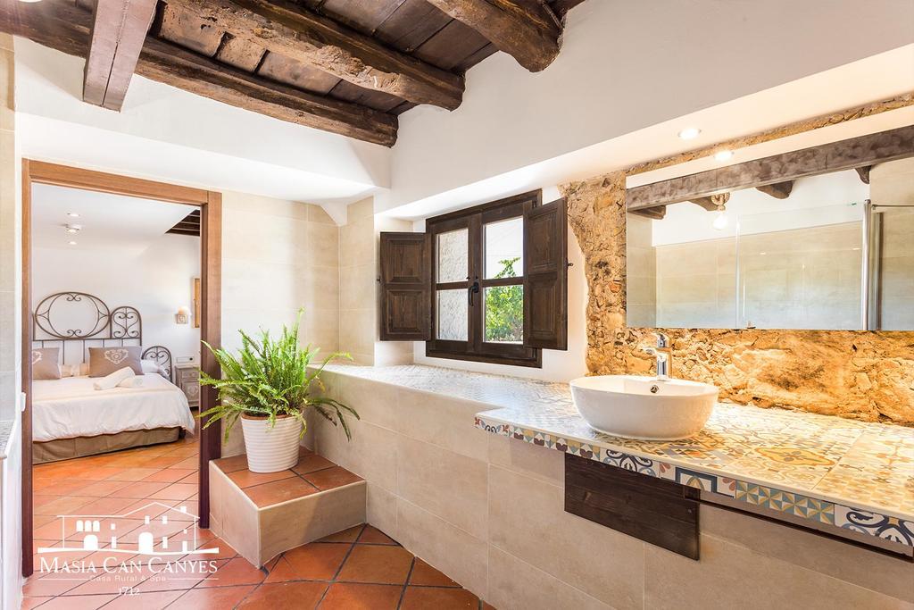 Country house Masia Canyes & San Lorenzo de Hortons