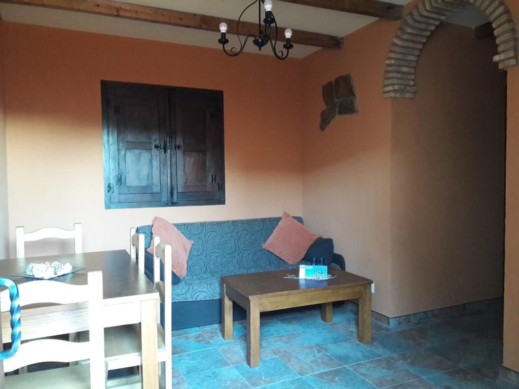 Montes * Casas de Miravete