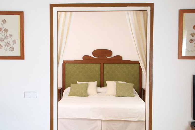 Rural Son Tretze - Adults Only
