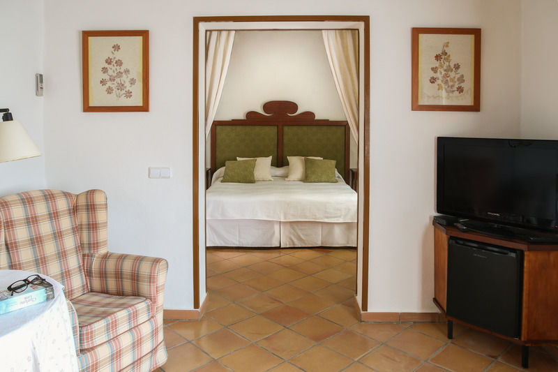 Rural Son Tretze - Adults Only 3*