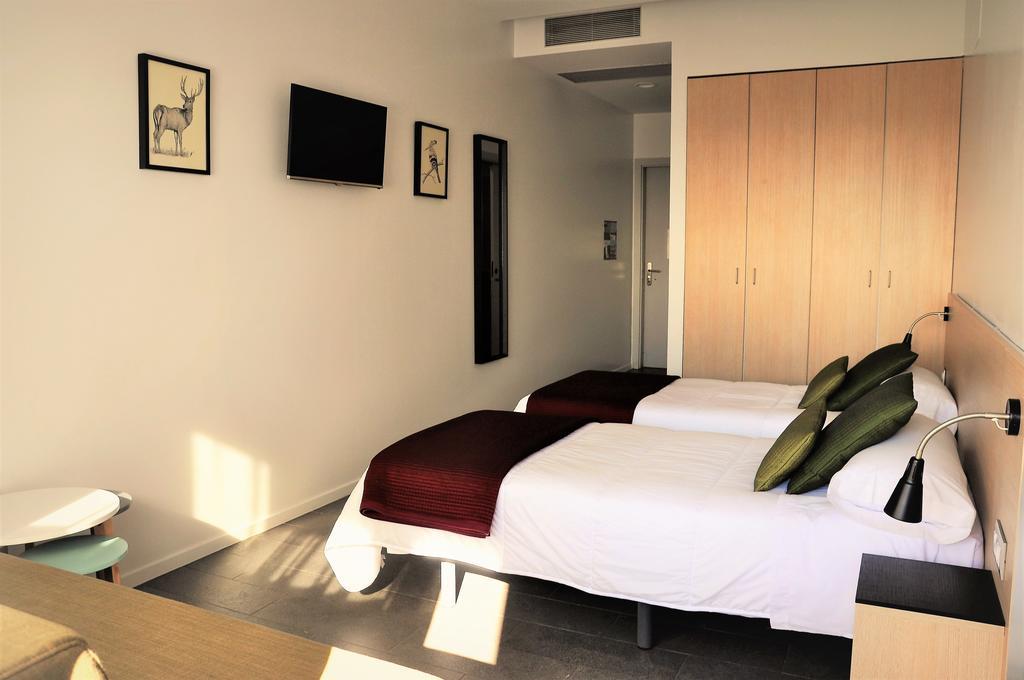 Hostal Centre Esplai *
