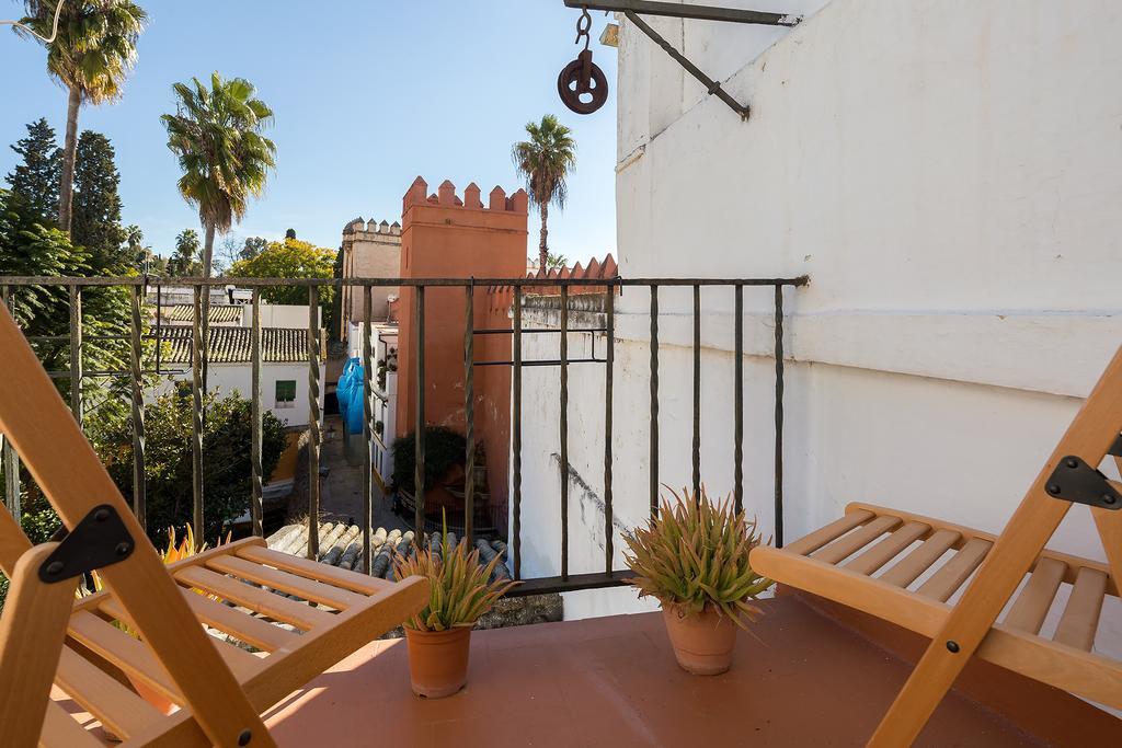 Holi-rent Historic House Next To The Alcazar Apartment