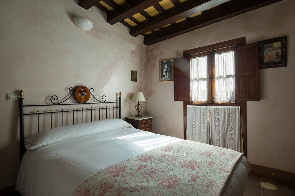 Holi-rent Historic House Next To The Alcazar Seville