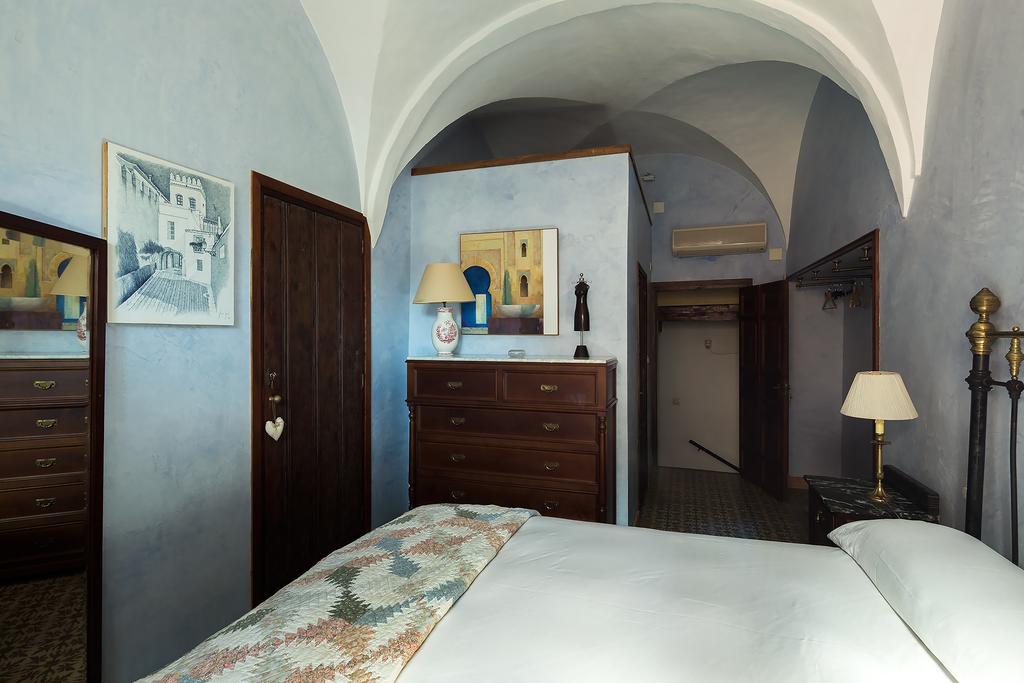Holi-rent Historic House Next To The Alcazar