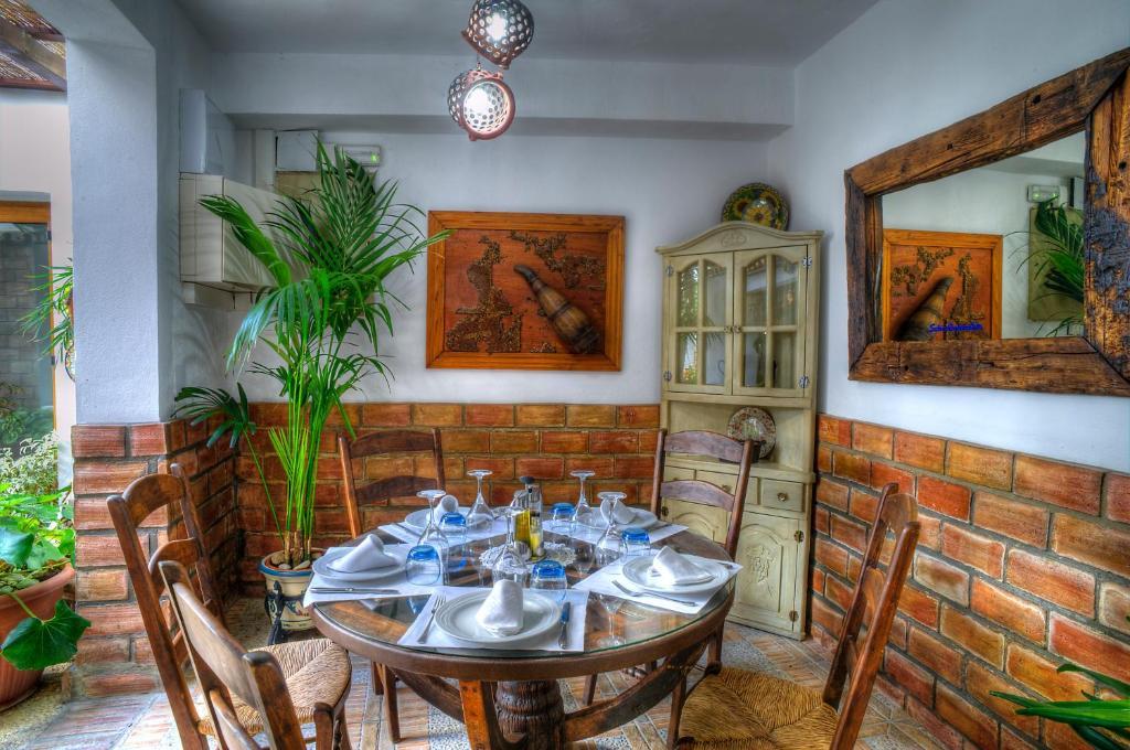 Almadraba Hotel