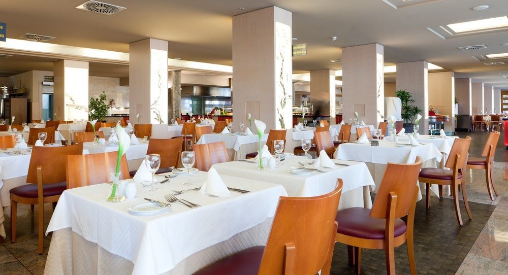 Adrián Roca Nivaria Hotel