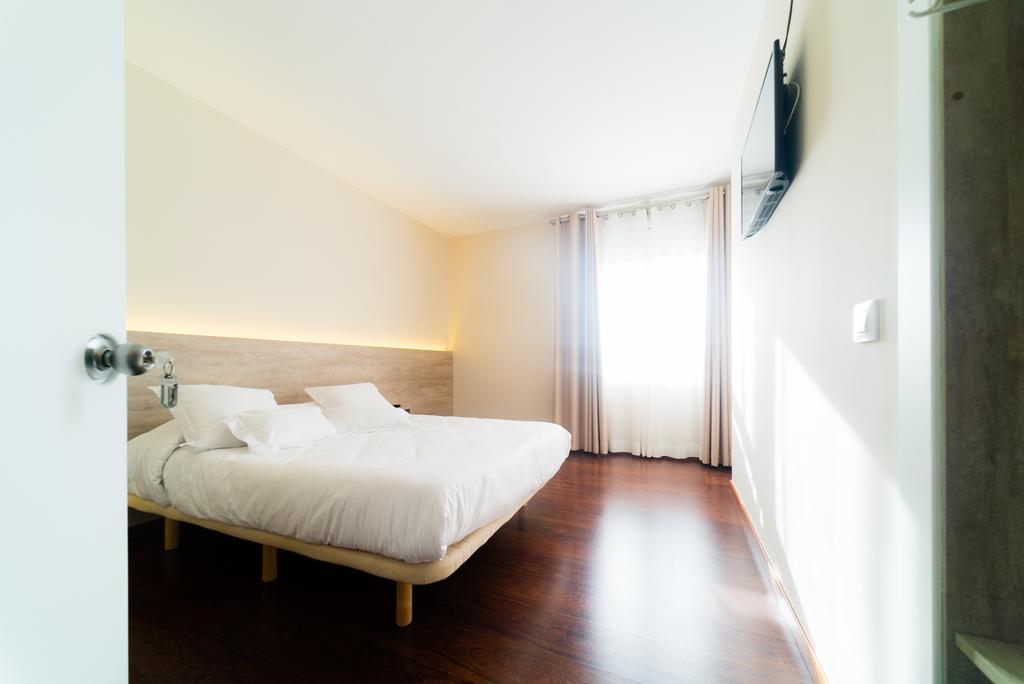 - Habitacions I Hotel