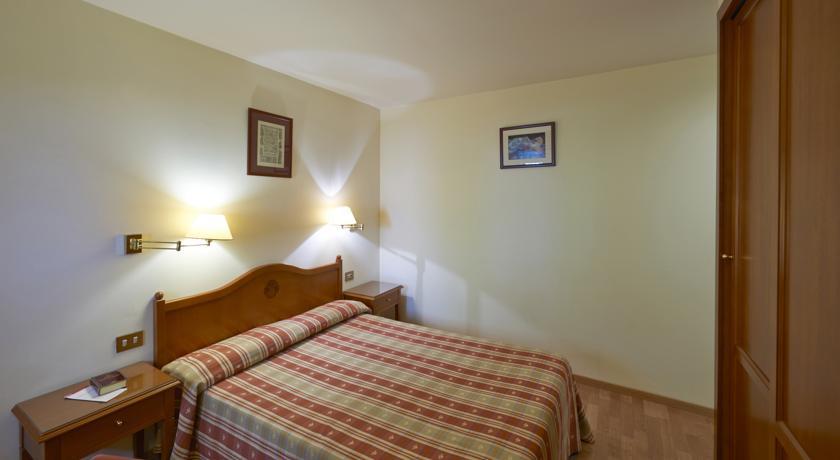 Abat Cisneros 3* Montserrat