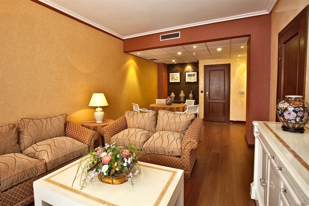 Hospedium Europa Centro Hotel 4*