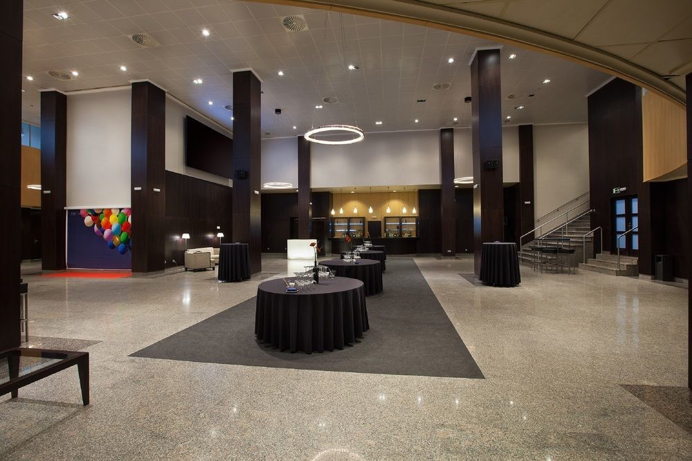 Hotel Nh Iruna Park 4*