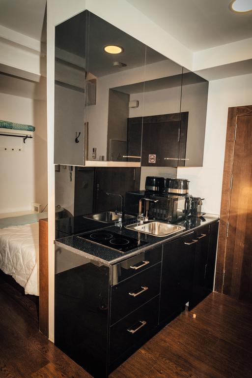 Apartment 1177 *