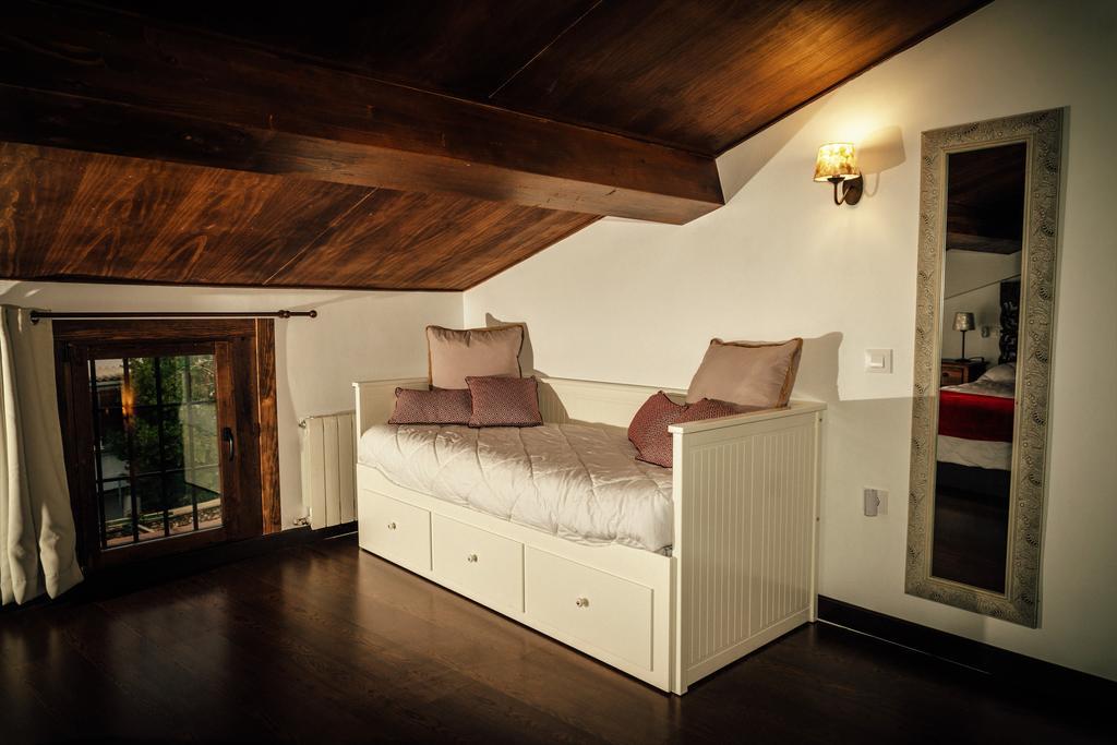 Apartment 1177 *