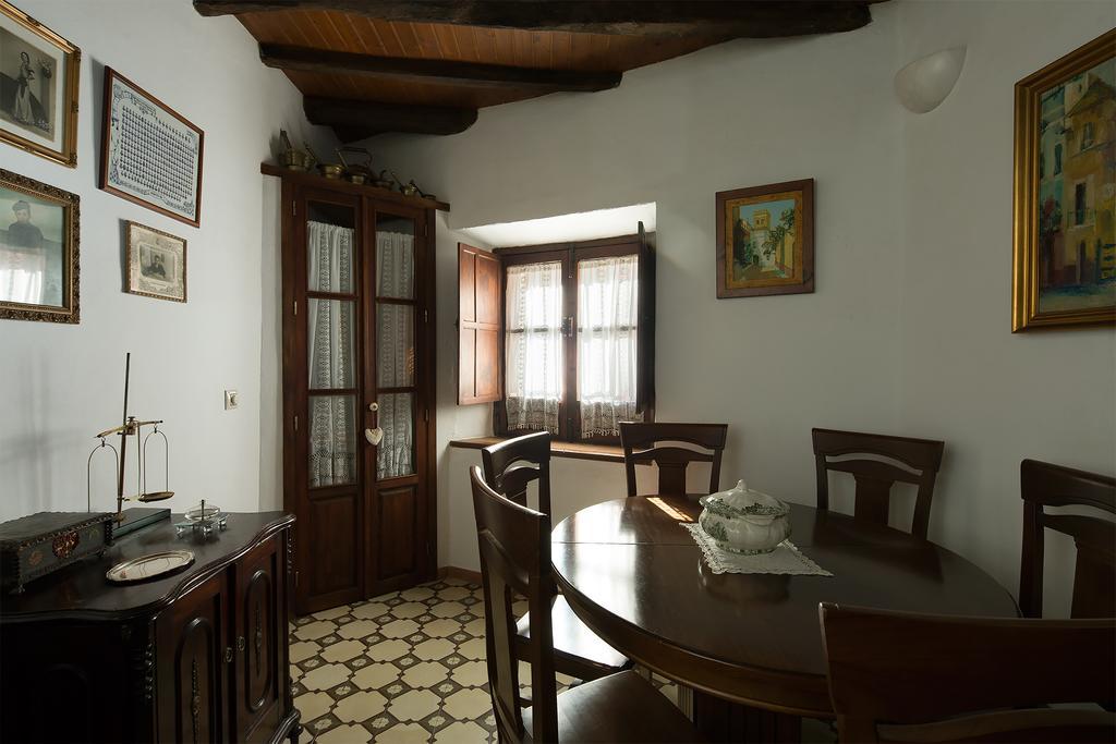 Holi-rent Historic House Next To The Alcazar Apartment Seville