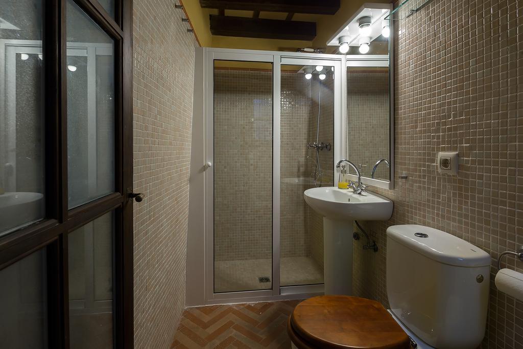 Holi-rent Historic House Next To The Alcazar Apartment *