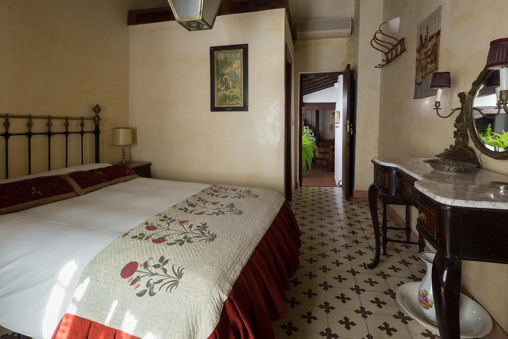 Holi-rent Historic House Next To The Alcazar Apartment *