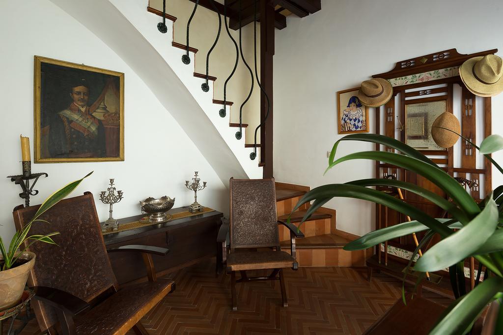 Holi-rent Historic House Next To The Alcazar Seville