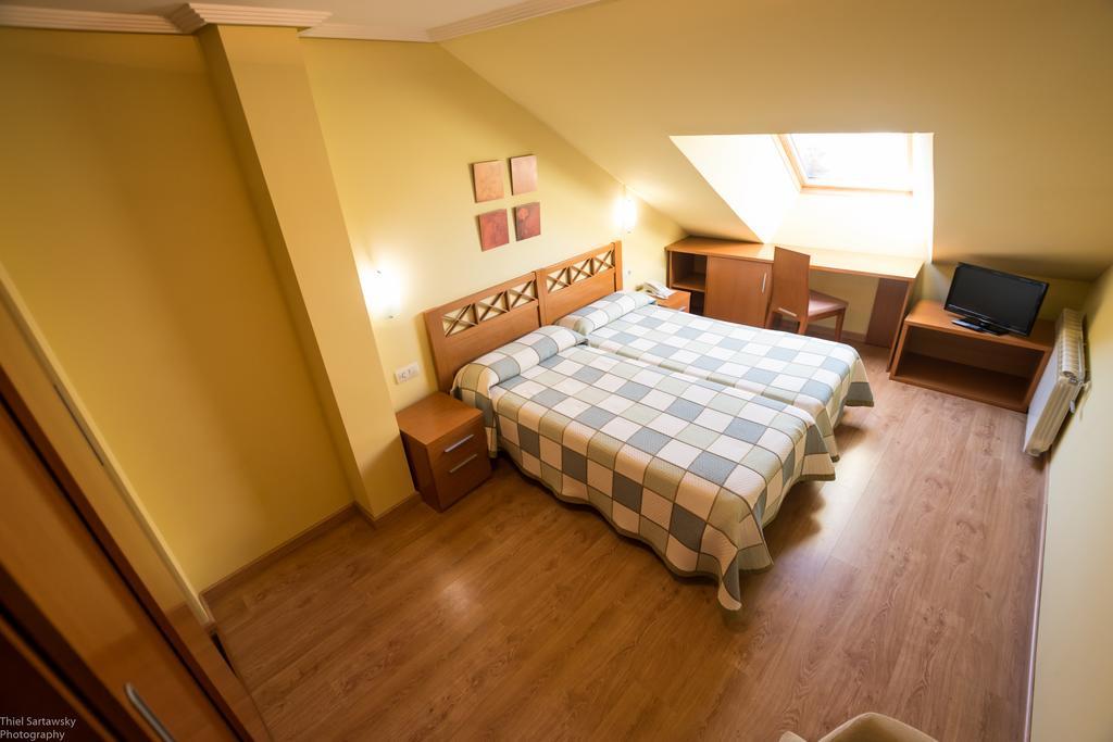 El Roble Hotel 2*
