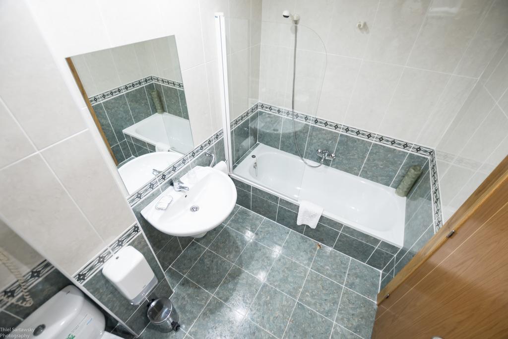 El Roble Hotel 2*