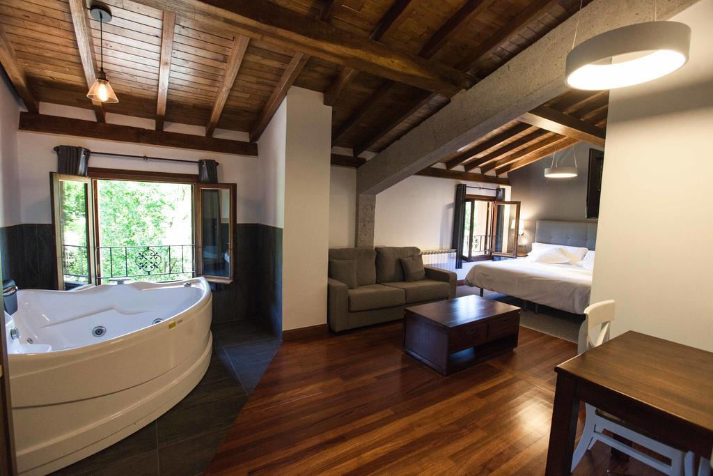Arregi Country house