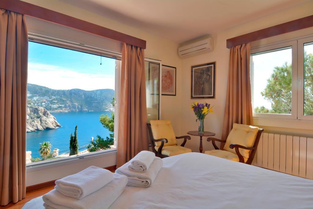 With Enchanting Sea Views And Pool For 7 Guests Villa