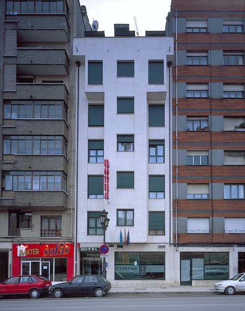 Hotel Carbayon 2*