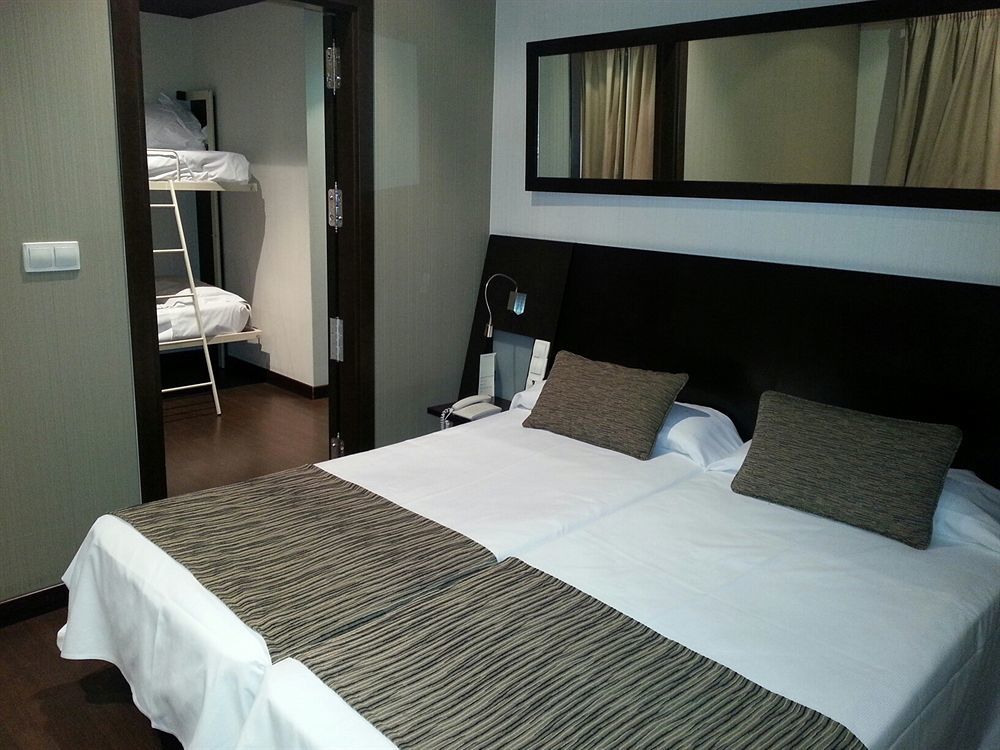 Hotel Petit Palace Plaza De La Reina 3*